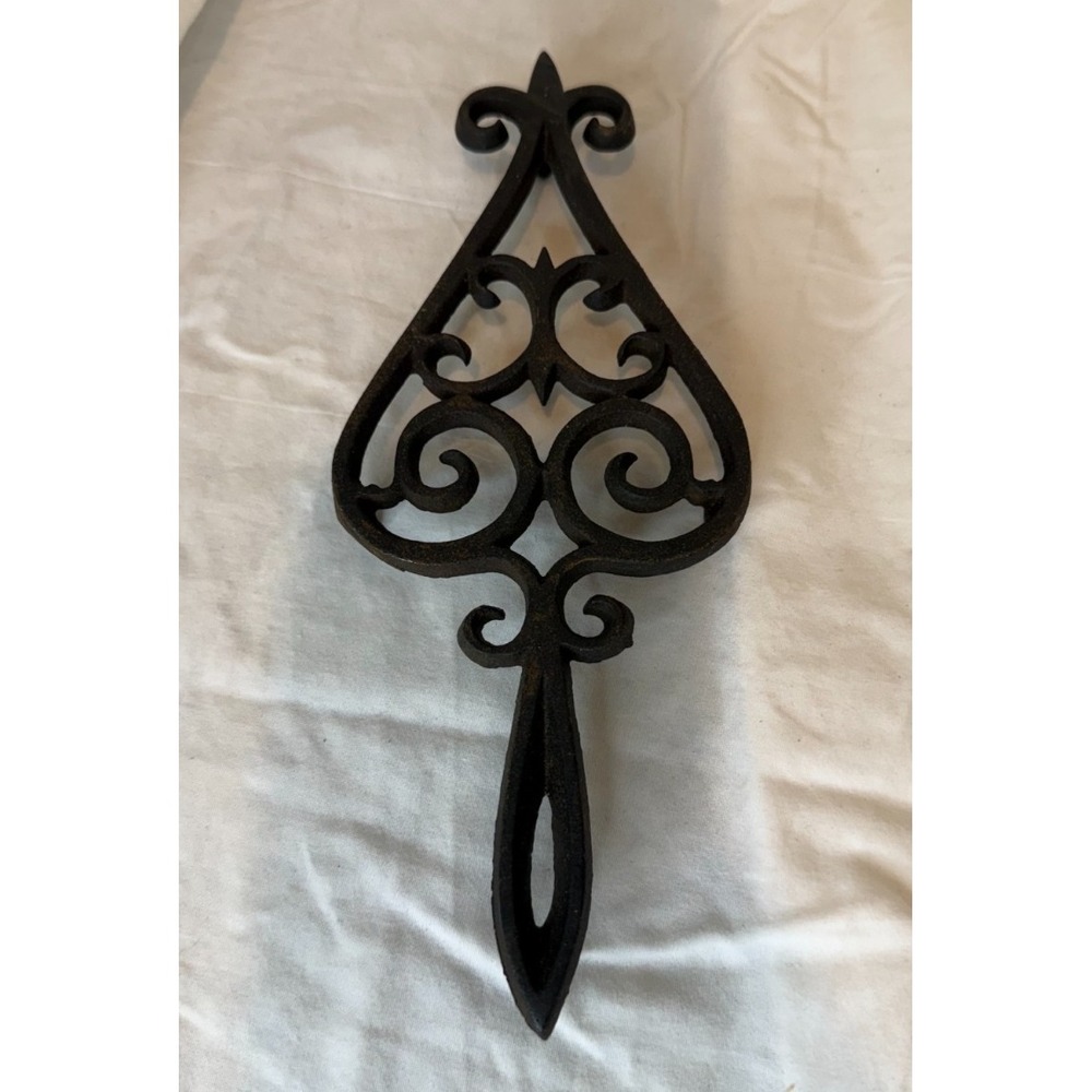 Vintage 1952 Heart Trivet Cast Iron Footed Flat Iron Teardrop Heart